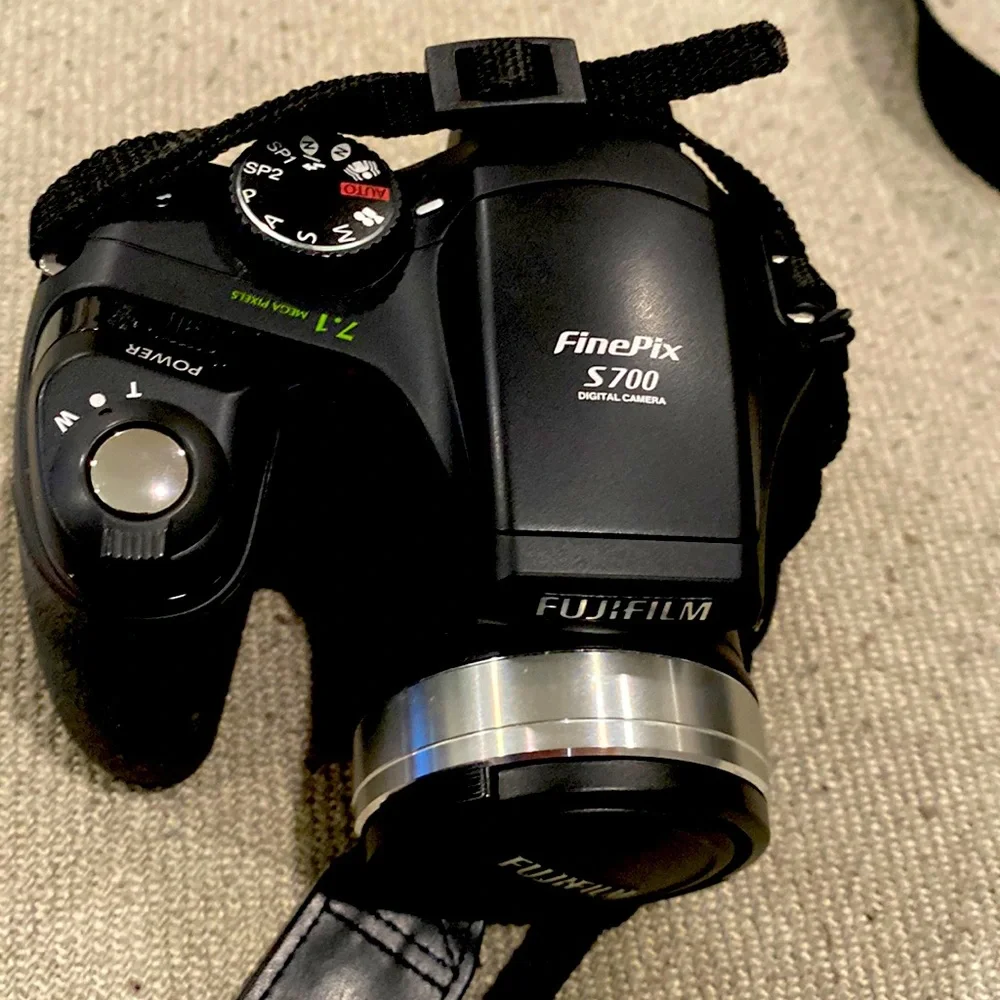 Fujifilm FinePix S Series S700 7.1MP Digital Camera - Black